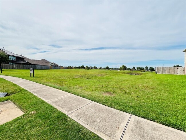 Building Photo - 14851 Fir Knoll Way