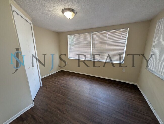 Building Photo - REDUCED!!!!  True 3 Bed~2 Bath~with garage. Over 1,000 sq ft, with updated kitchen & bathrooms, l...