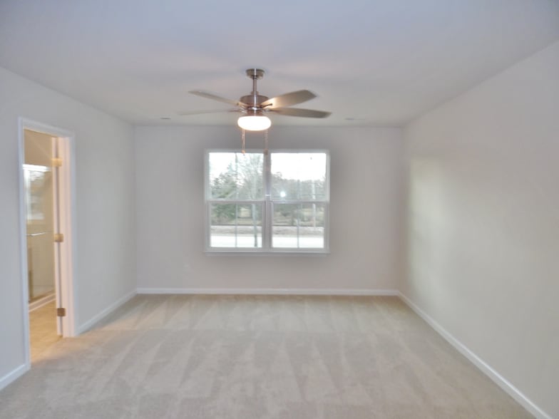 Building Photo - 111 Roundtree Dr