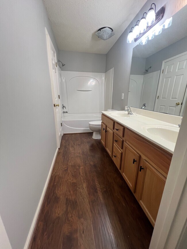 Building Photo - 12 Tannenbaum Cir