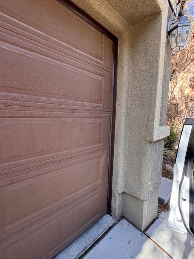 Building Photo - 3 Bedroom Home in a Gated Community! North...