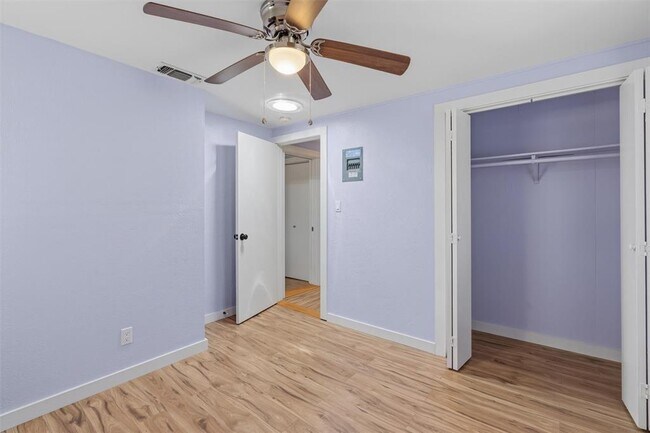Building Photo - 1003 Bugg Ln