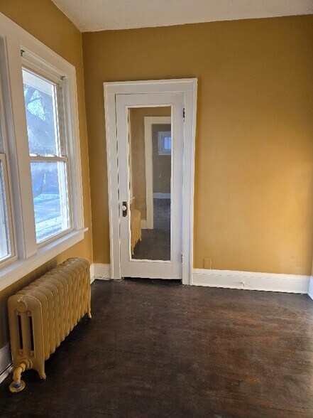 Building Photo - 716 Elwood Ave N