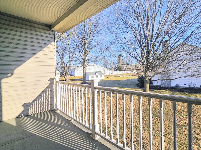 Building Photo - 461 W Main Ave