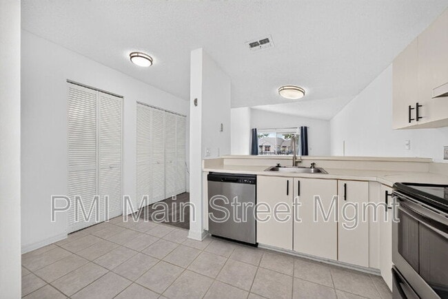 Building Photo - 2512 Woodgate Blvd