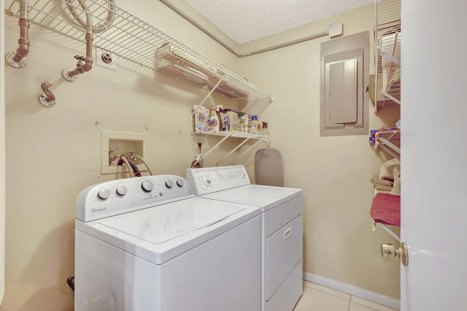 Building Photo - 602 Lakewood Dr