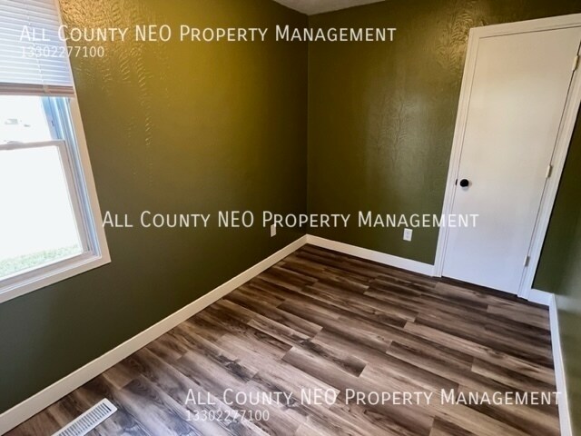 Building Photo - 835 Staeger St