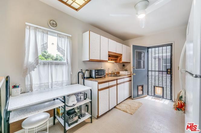 Kitchen - 1225 N Hollywood Way