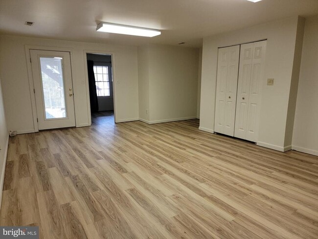 Building Photo - 1926 Thomas Run Cir