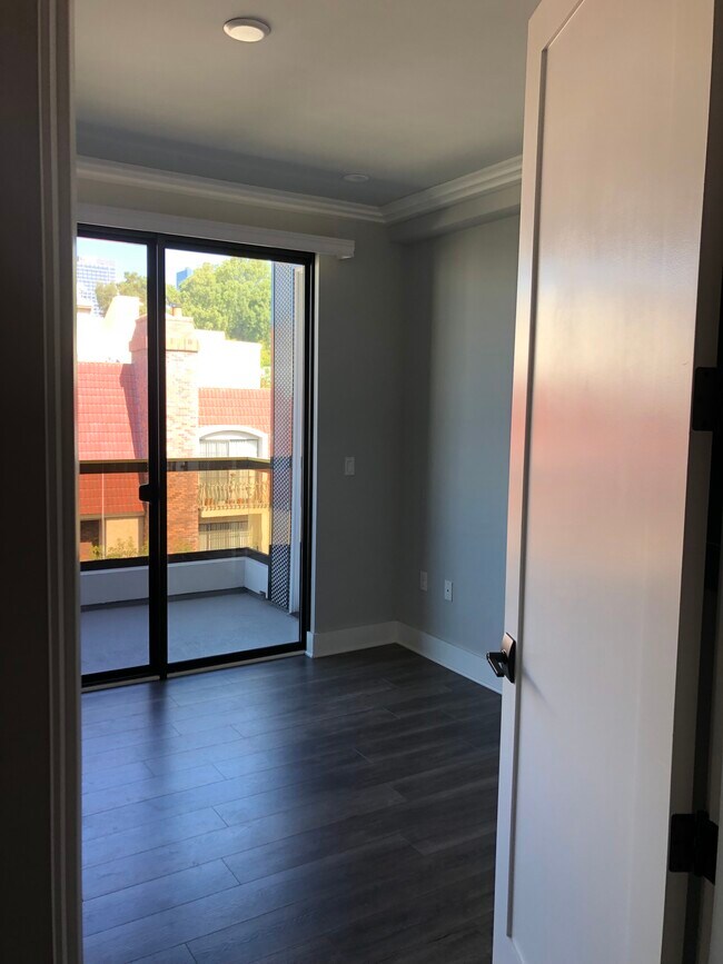 Second Bedroom/Office - 10270 Almayo Ave