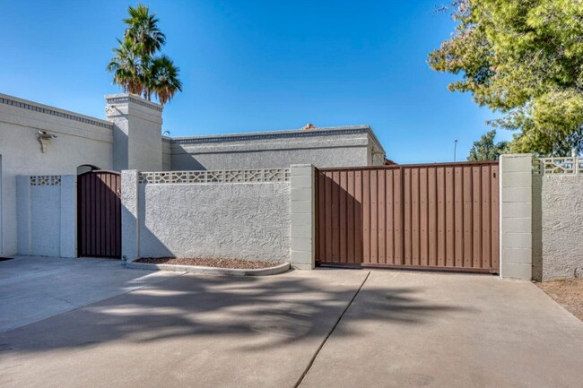 Building Photo - 13220 N 80th Pl