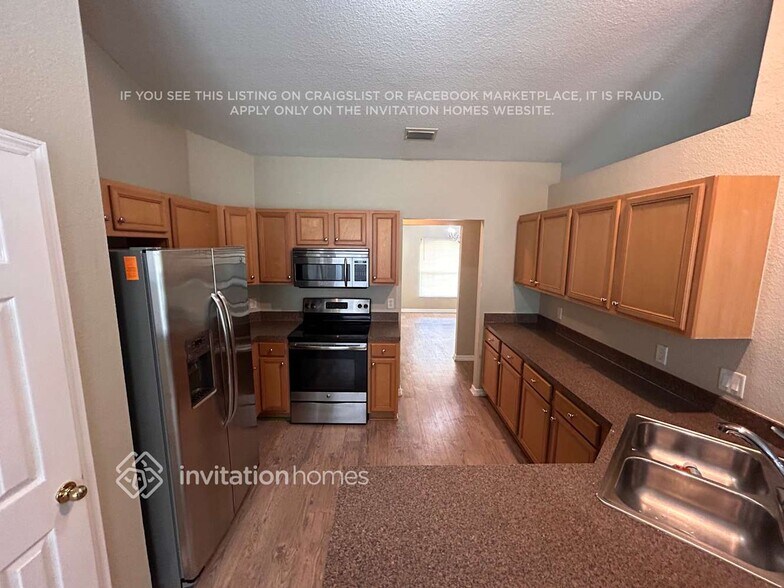 Building Photo - 25516 Tevesine Ct