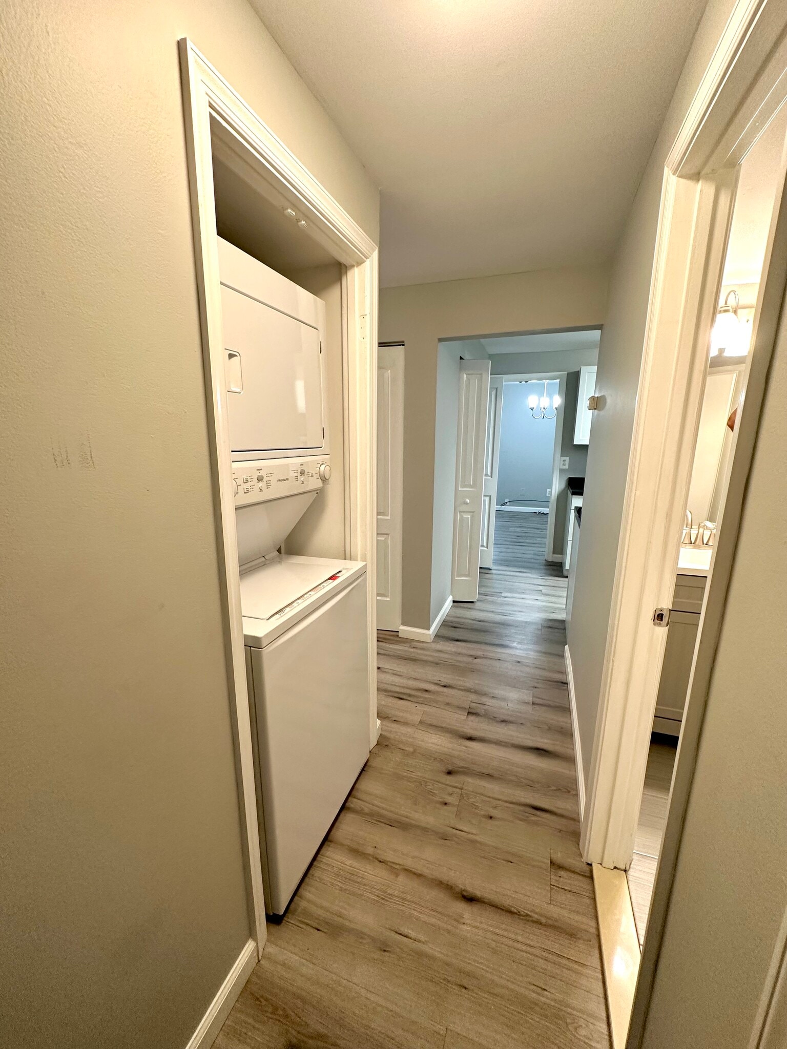 Building Photo - 3358 Huntley Square Dr