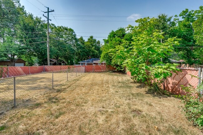 Building Photo - 501 B Ave