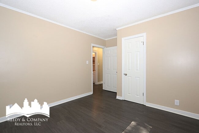 Building Photo - 837 Homer St