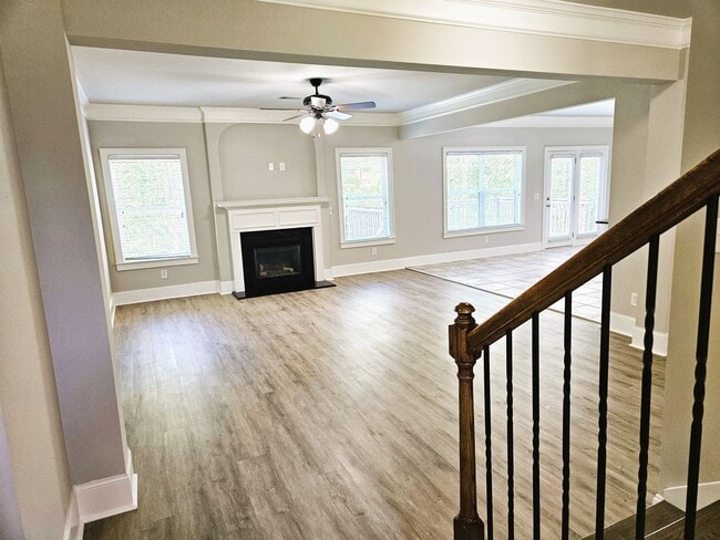 Building Photo - 5 Bedroom / 4 Bath Single Family Home