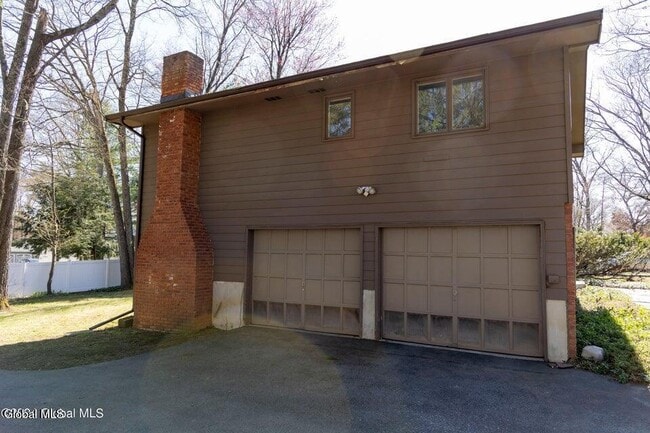 Building Photo - 17 Cedarwood Drive