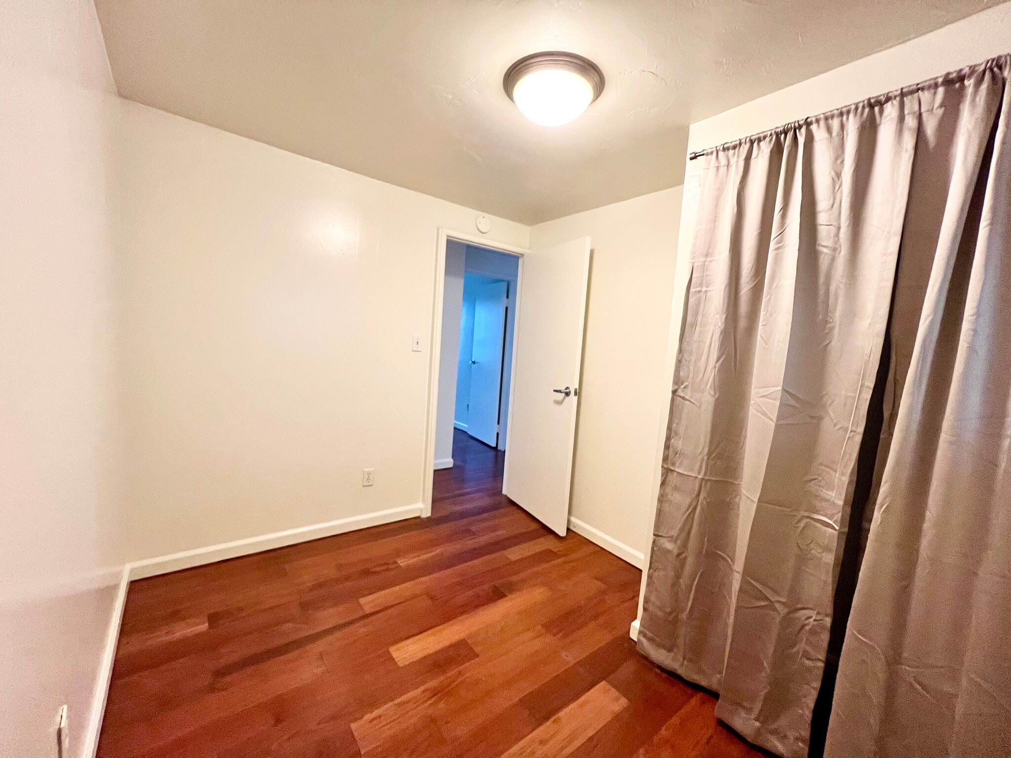 Building Photo - 451 27th St