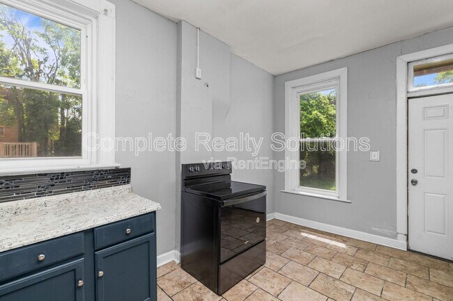 Building Photo - 5866 Etzel Ave