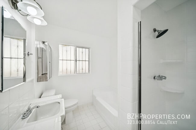 Building Photo - 1306 Havenhurst Dr