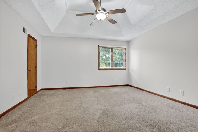 Building Photo - Updated 2 Bedroom 3 Bath townhome with ful...