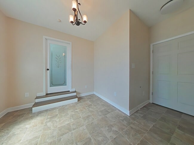 Building Photo - 239 Rainier Dr