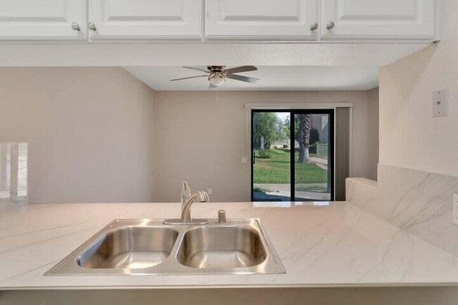 Building Photo - 34 Lakeview Cir