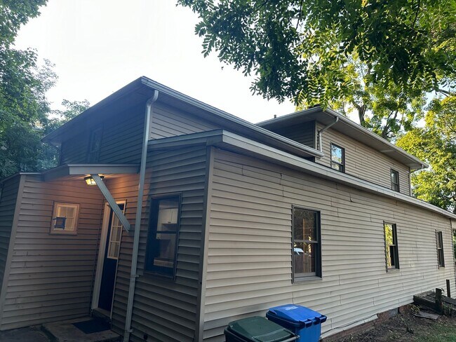 Building Photo - 43 Brainard Pl