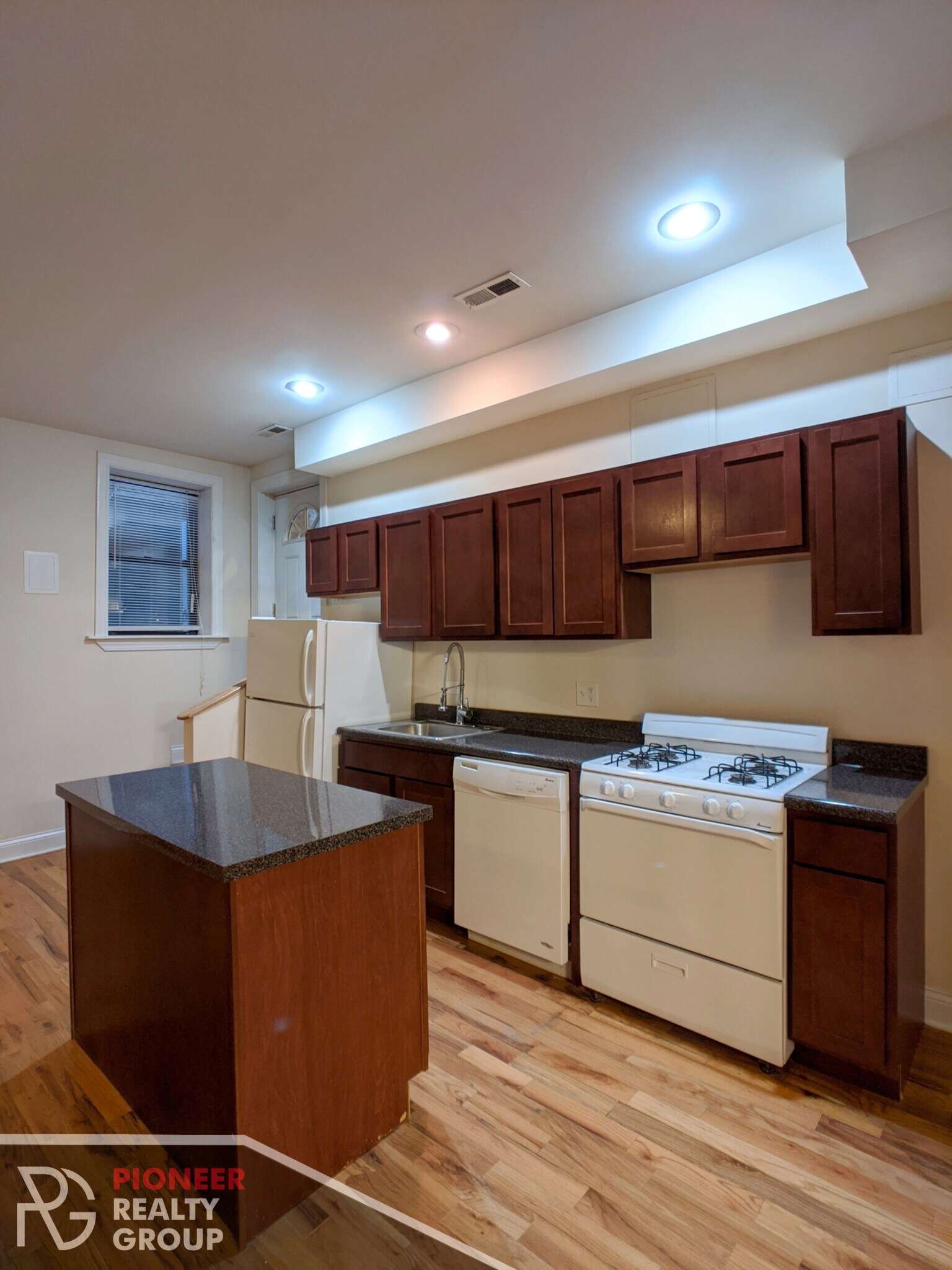 Building Photo - 3523 N Racine Ave