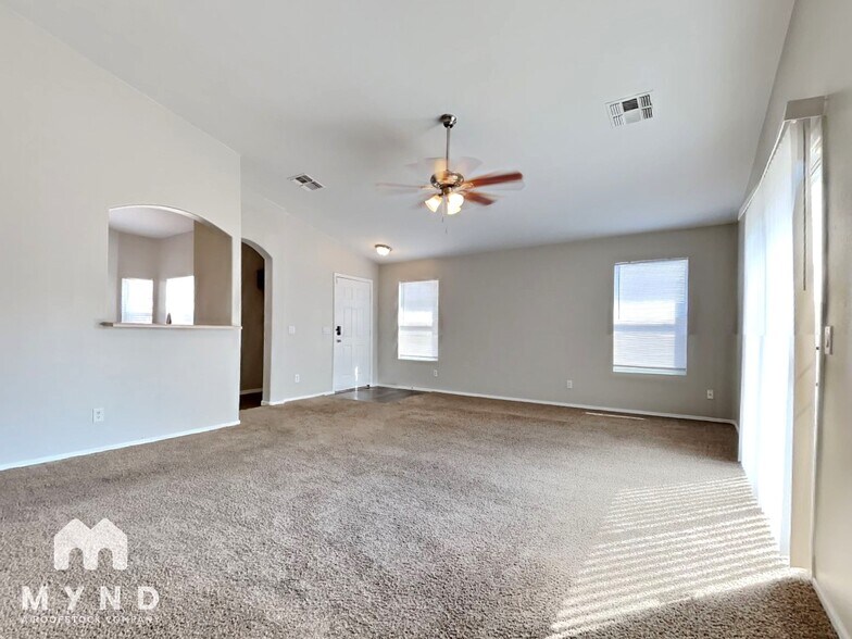 Building Photo - 8617 W Echo Ln