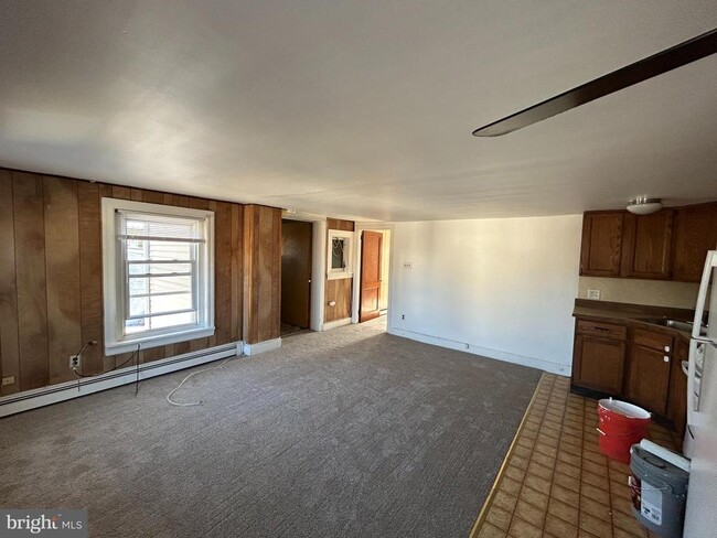 Building Photo - 303 W 6th Ave