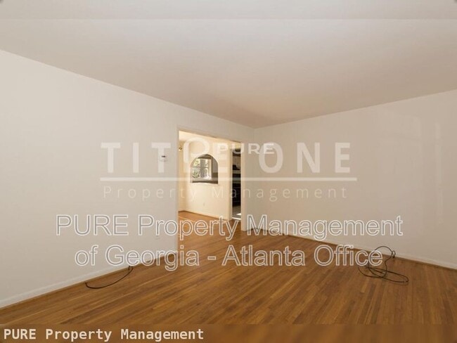 Building Photo - 2435 Woodacres Rd NE