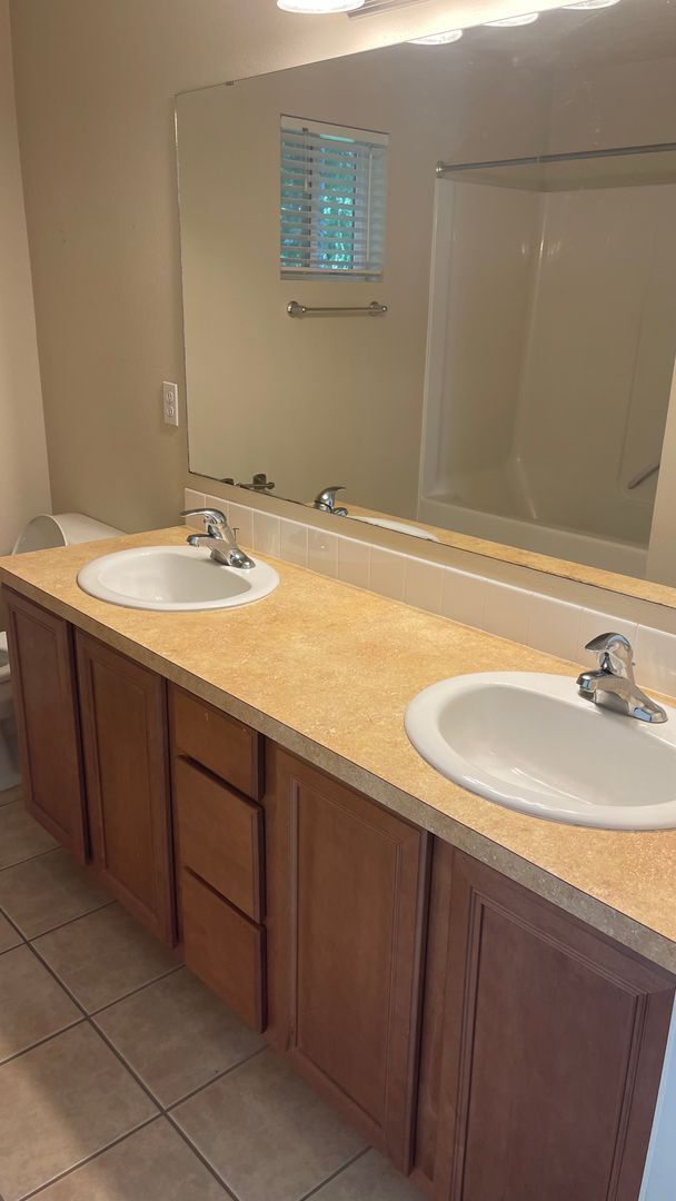 Building Photo - 2 Story Home in Clearwood Community