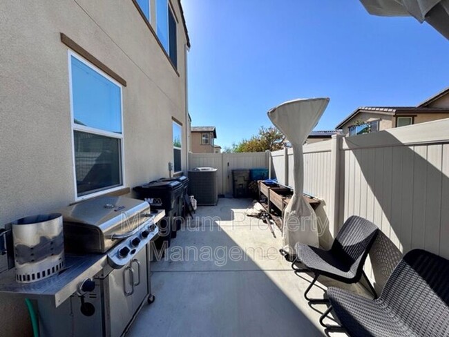 Building Photo - 38572 Rosegate Pl