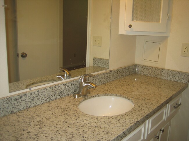 Building Photo - 10426 Sagebluff Dr