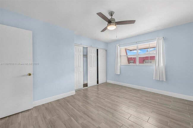 Building Photo - 6709 N Kendall Dr