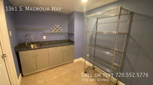 Building Photo - 1361 S Magnolia Way