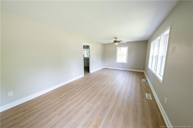 Building Photo - 4825 Cottonwood Dr