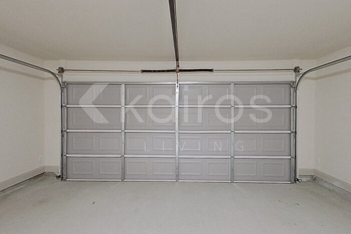 Building Photo - 8049 Hendrick Dr