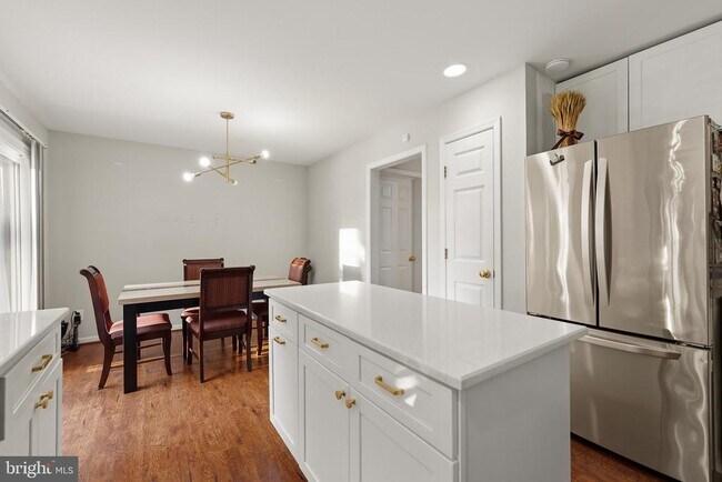 Building Photo - 1122 Cypress Tree Pl