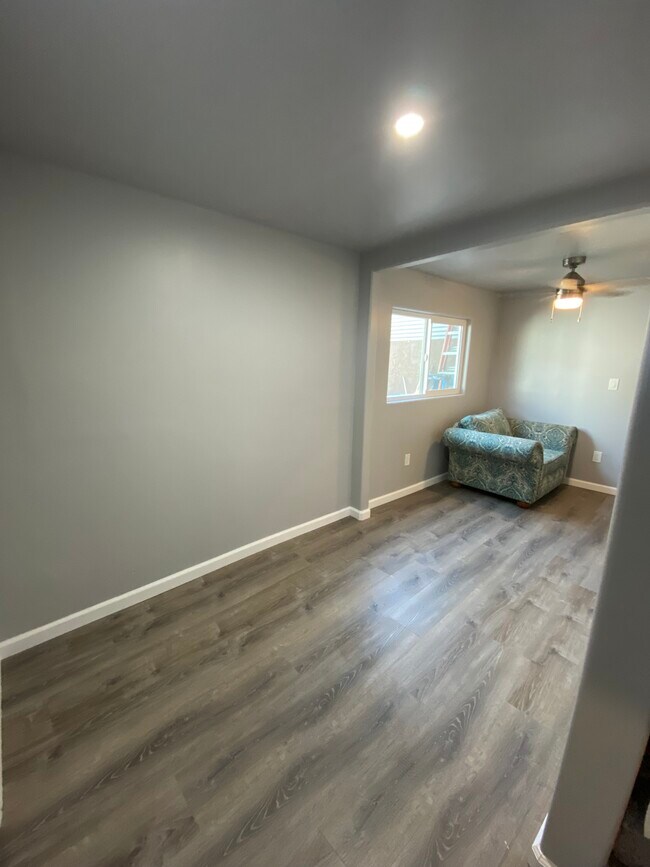 Building Photo - 2146 S West View St