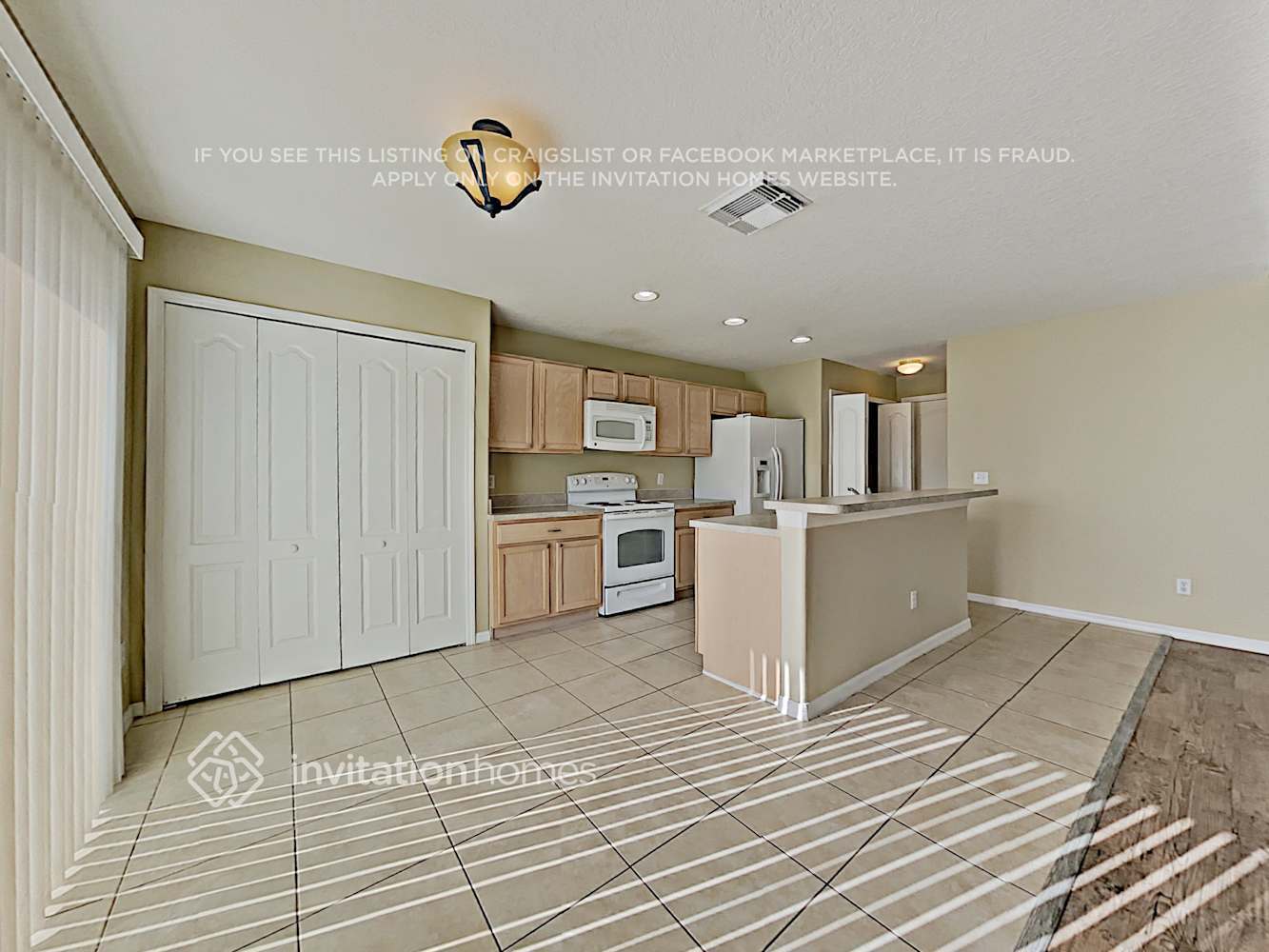 Building Photo - 1579 Tiverton Blvd