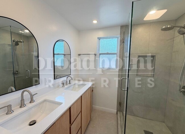 Building Photo - 203 Chapalita Dr