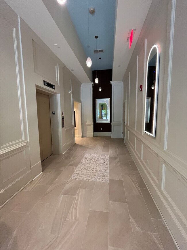 Building Photo - Modern condo  in the center of shopping , restaurants and entertainment venues.