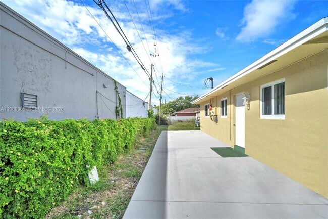 Building Photo - 367 Phippen Waiters Rd