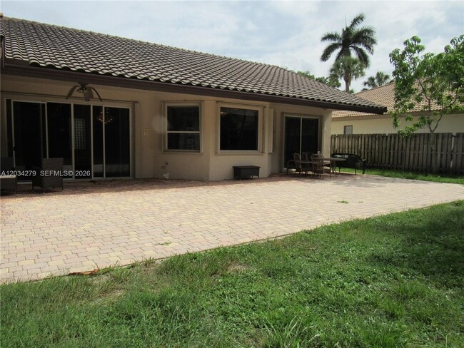 Building Photo - 10255 Guatemala St