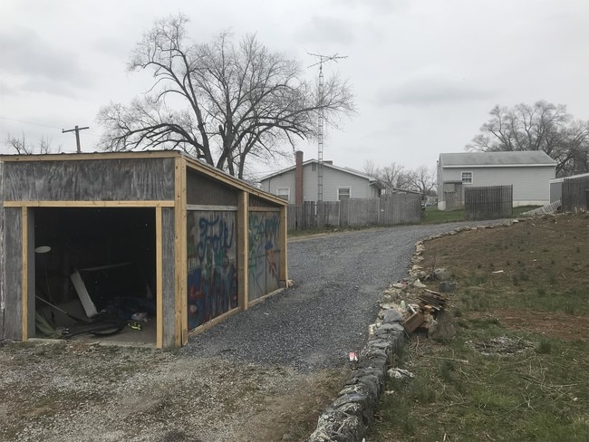 Building Photo - 203 E Moler Ave