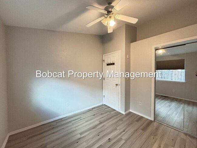 Building Photo - 2319 Blue Haven Ln