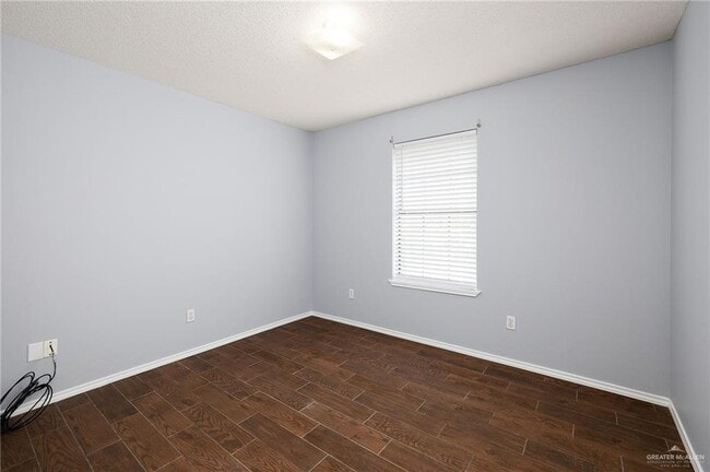 Building Photo - 1005 N Sabinas St