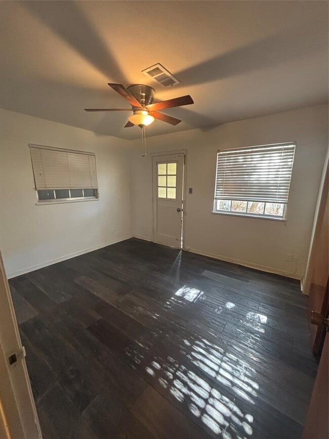 Building Photo - 2324 Hartford Rd